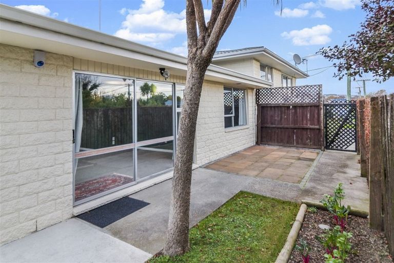 Photo of property in 2/125a Mackenzie Avenue, Woolston, Christchurch, 8023