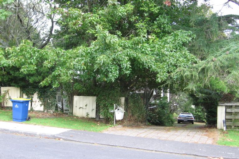 Photo of property in 15 Glenbervie Crescent, Massey, Auckland, 0614