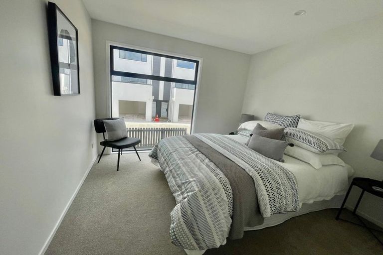 Photo of property in 2 Mikoikoi Crescent, Mangere Bridge, Auckland, 2022