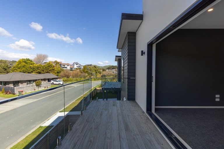 Photo of property in 8 Tradewinds Drive, Whitby, Porirua, 5024