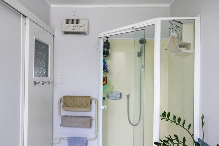 Photo of property in 1 Marewa Street, Te Atatu South, Auckland, 0610