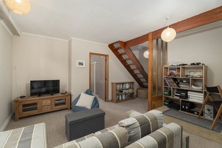 Photo of property in 18 Omar Street, Khandallah, Wellington, 6035