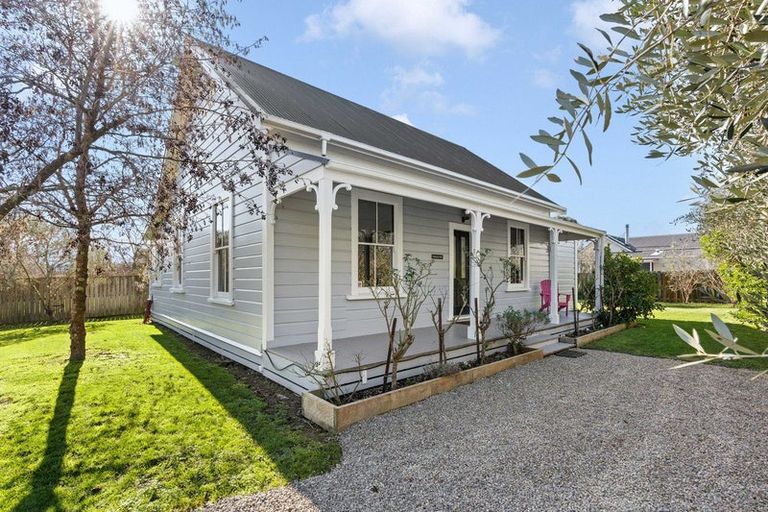 Photo of property in 102 Jellicoe Street, Martinborough, 5711