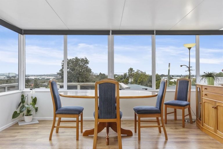 Photo of property in 48 Tiroroa Avenue, Te Atatu South, Auckland, 0610