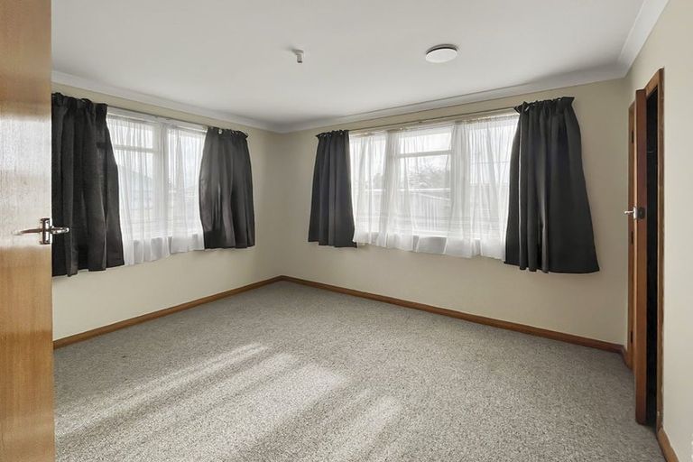 Photo of property in 2 Salford Place, Awapuni, Palmerston North, 4412