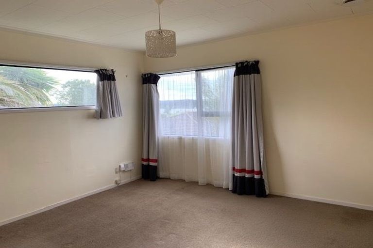 Photo of property in 11 Santiago Crescent, Unsworth Heights, Auckland, 0632