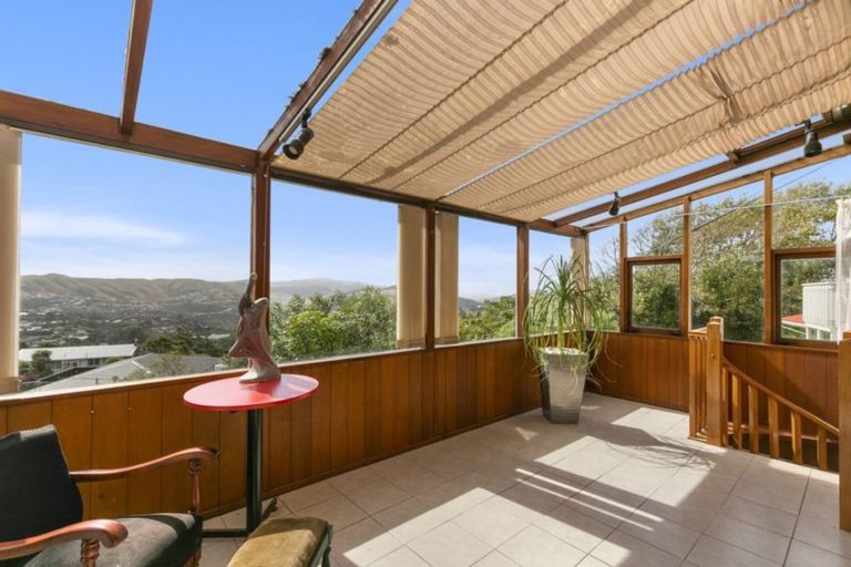 Photo of property in 13 Paparangi Crescent, Paparangi, Wellington, 6037