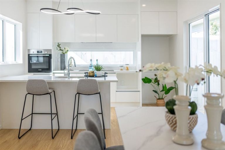 Photo of property in 3e Kingdale Road, Henderson, Auckland, 0610
