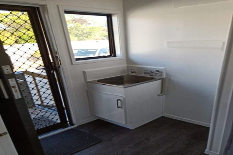 Photo of property in 15 Barbados Drive, Unsworth Heights, Auckland, 0632