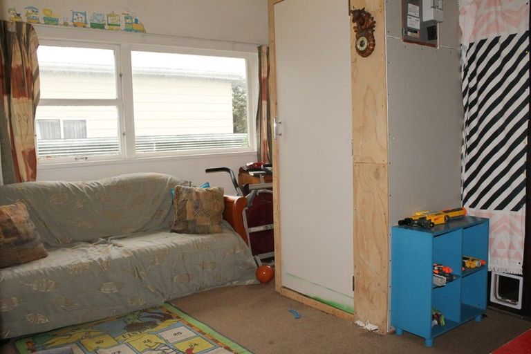 Photo of property in 180 Queen Street, Westport, 7825