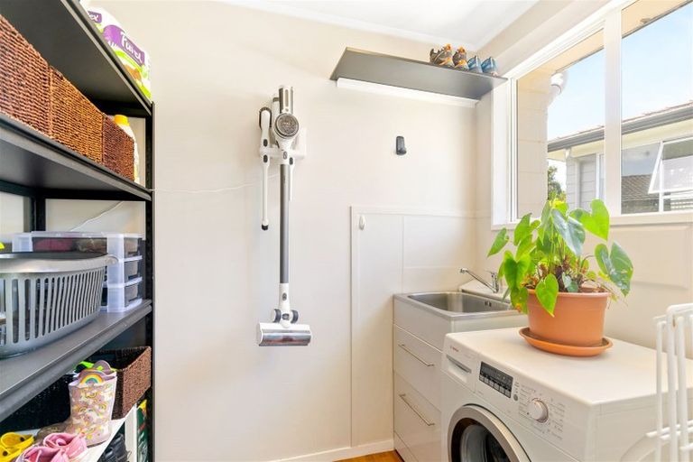 Photo of property in 12 Borich Road, Sunnyvale, Auckland, 0612