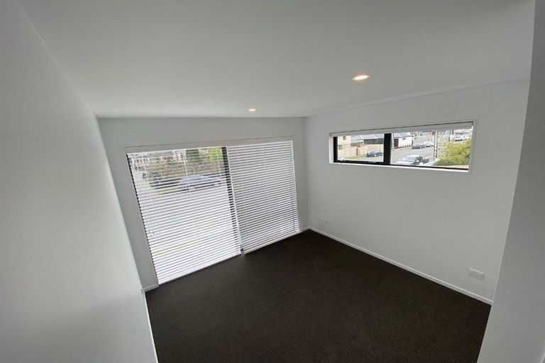 Photo of property in 2/242 Edgeware Road, Edgeware, Christchurch, 8013