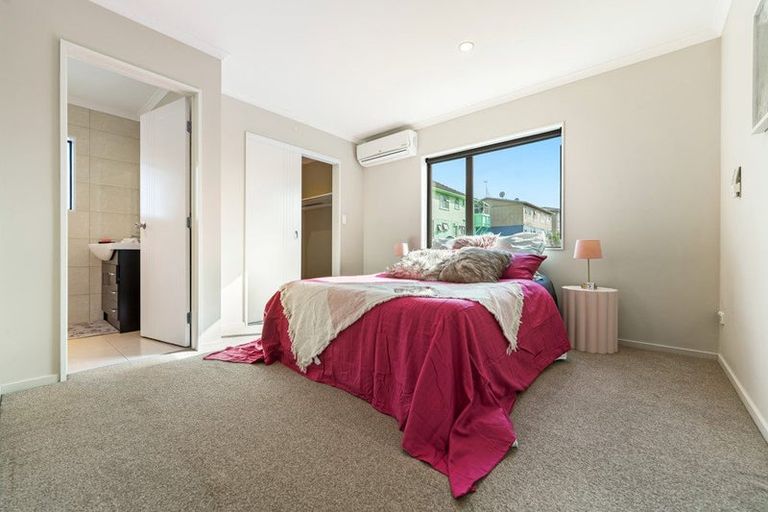 Photo of property in 19a Kelwyn Road, Kelston, Auckland, 0602