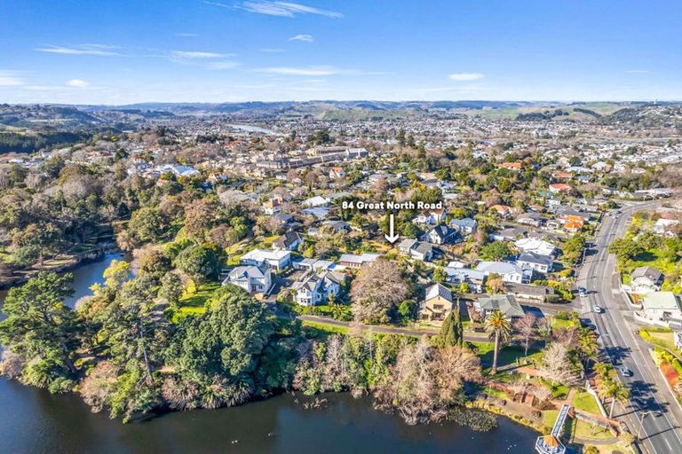 Photo of property in 84 Great North Road, Saint Johns Hill, Whanganui, 4500