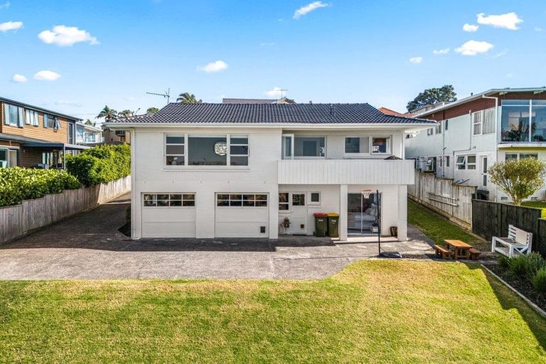 Photo of property in 15a Seaview Road, Castor Bay, Auckland, 0620