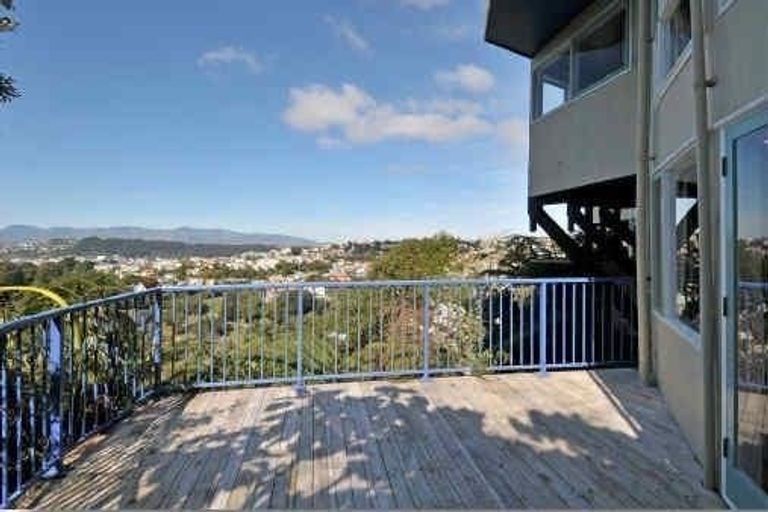 Photo of property in 51 Harbour View Road, Northland, Wellington, 6012
