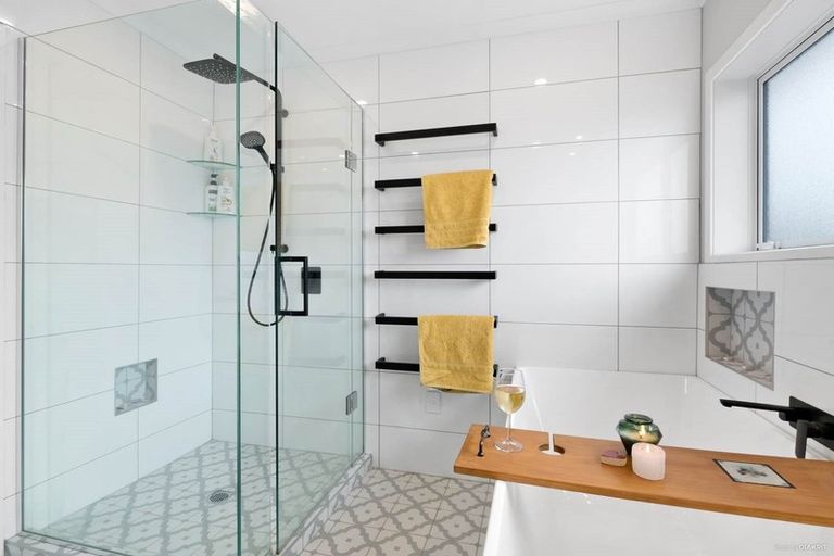 Photo of property in 31 Rosario Crescent, Red Beach, 0932