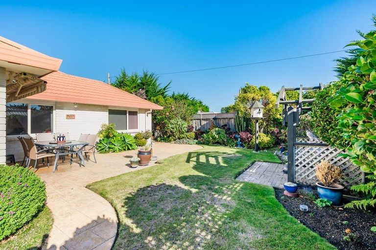 Photo of property in 28 Beach Haven Place, Paraparaumu Beach, Paraparaumu, 5032