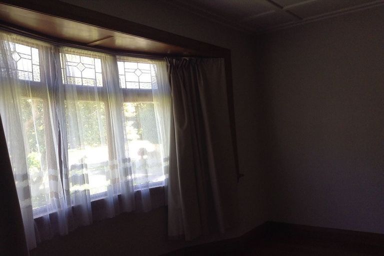 Photo of property in 74 Cambridge Terrace, Waterloo, Lower Hutt, 5011