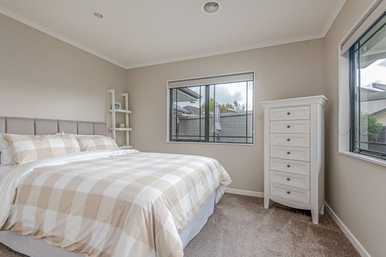 Photo of property in 19 Strachan Way, Highbury, Palmerston North, 4412