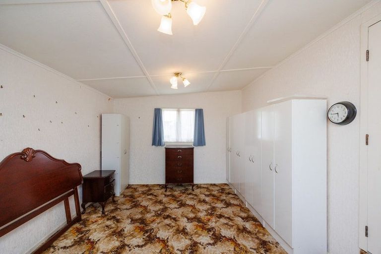 Photo of property in 30 Ngahina Street, Marton, 4710