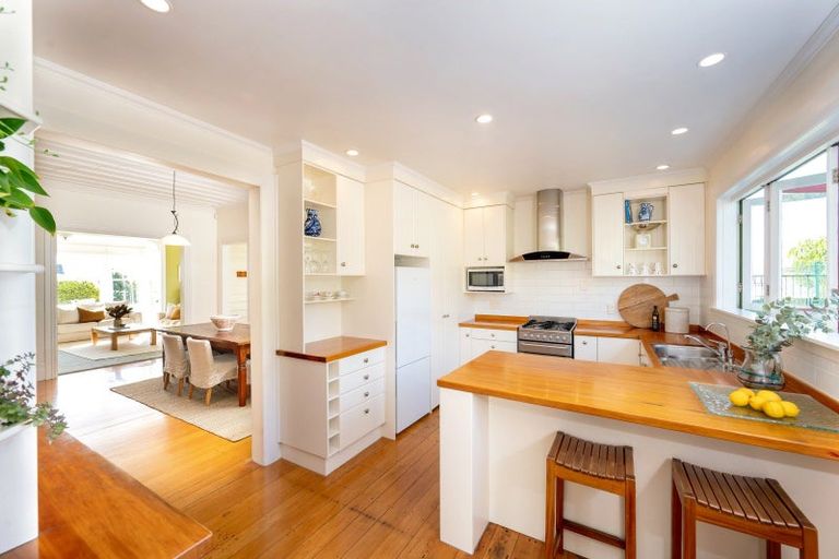 Photo of property in 119 Chaucer Road, Hospital Hill, Napier, 4110