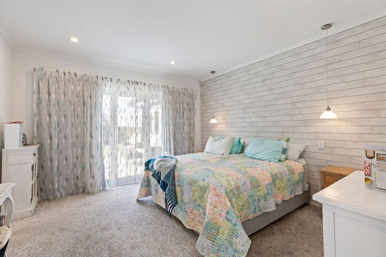 Photo of property in 51 Coutts Way, Fitzherbert, Palmerston North, 4410