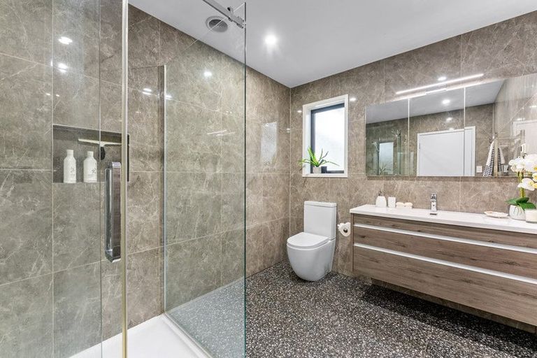 Photo of property in 9 Grainger Road, Te Atatu South, Auckland, 0610