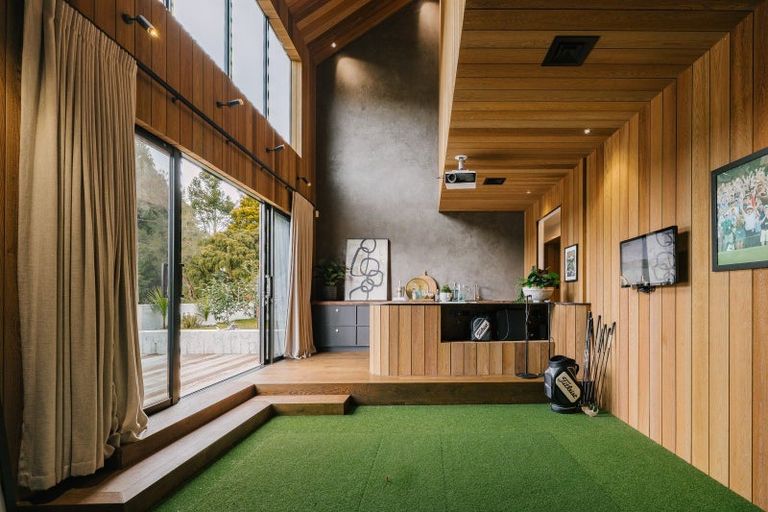 Photo of property in 71 Kanuka Drive, Hokowhitu, Palmerston North, 4410