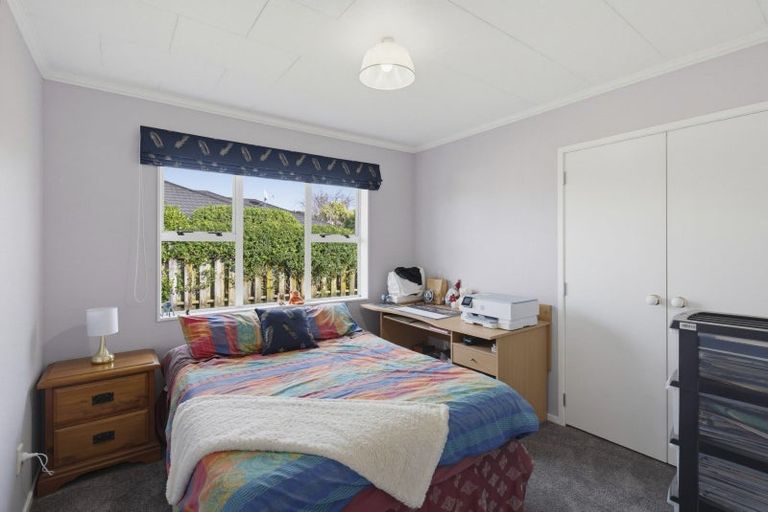 Photo of property in 16 Easton Way, Levin, 5510