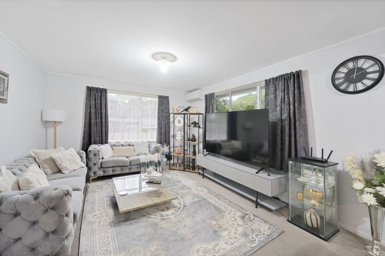 Photo of property in 69 Kemp Road, Massey, Auckland, 0614