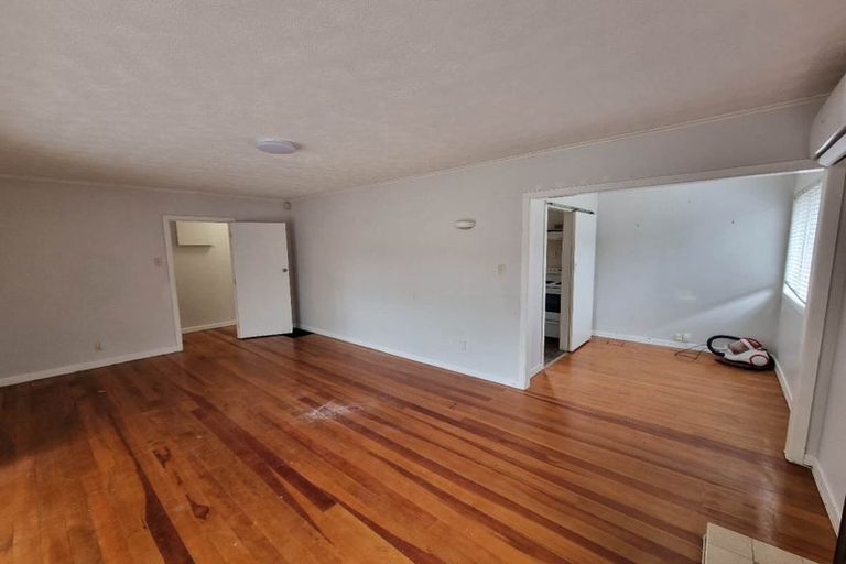 Photo of property in 420 Old Te Atatu Road, Te Atatu Peninsula, Auckland, 0610