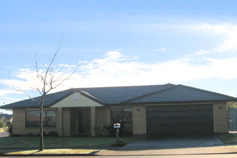 Photo of property in 91 Moyrus Crescent, East Tamaki Heights, Auckland, 2016