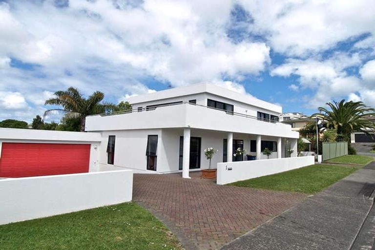 Photo of property in 1 Mako Street, West Harbour, Auckland, 0618