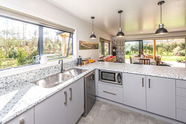 Photo of property in 394 Kaiwhaiki Road, Kaiwhaiki, Whanganui, 4575