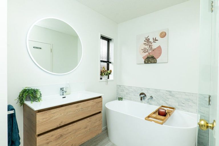 Photo of property in 28 Staveley Street, Avonhead, Christchurch, 8042