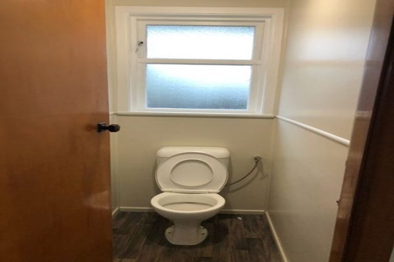 Photo of property in 3166 Great North Road, New Lynn, Auckland, 0600