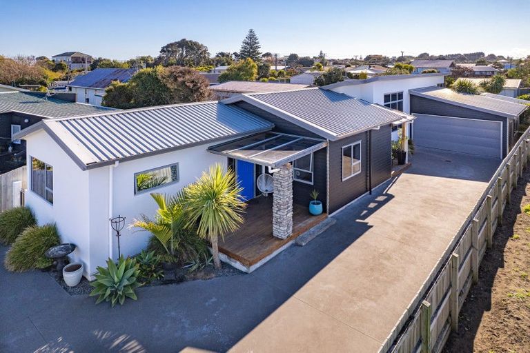 Photo of property in 3 Kamahi Street, Castlecliff, Whanganui, 4501