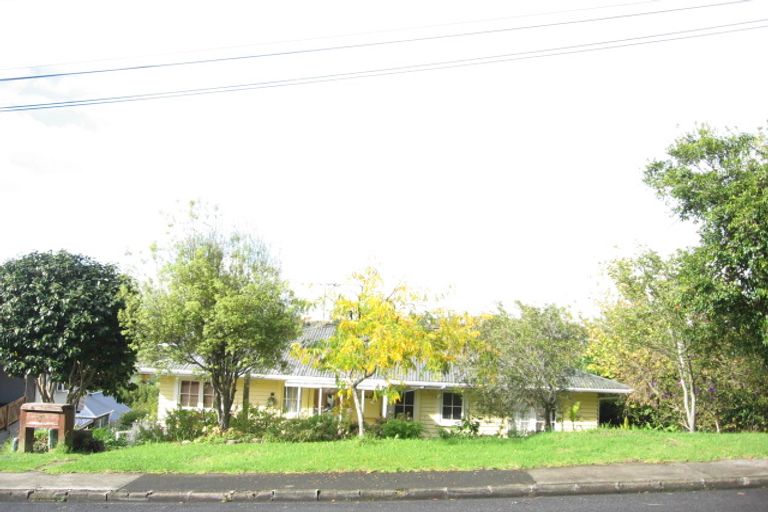 Photo of property in 2/26 Colmar Road, Mellons Bay, Auckland, 2014