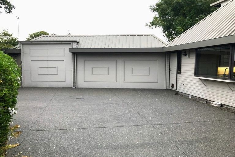 Photo of property in 16 Kent Lodge Avenue, Avonhead, Christchurch, 8042