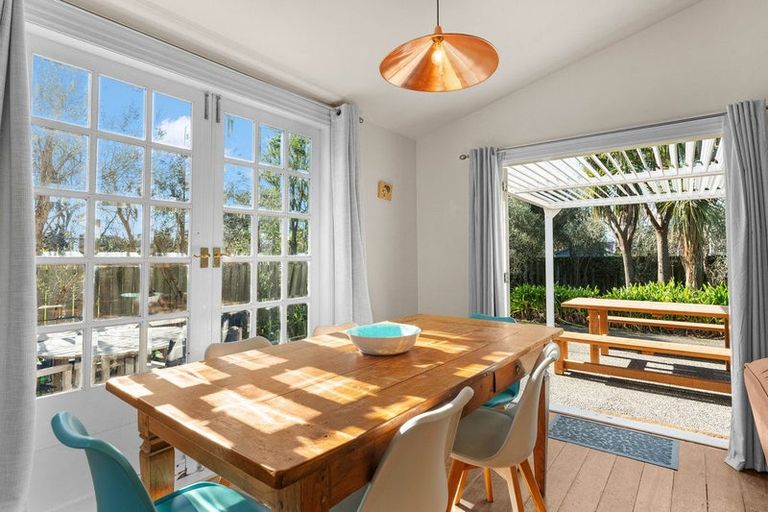 Photo of property in 102 Jellicoe Street, Martinborough, 5711