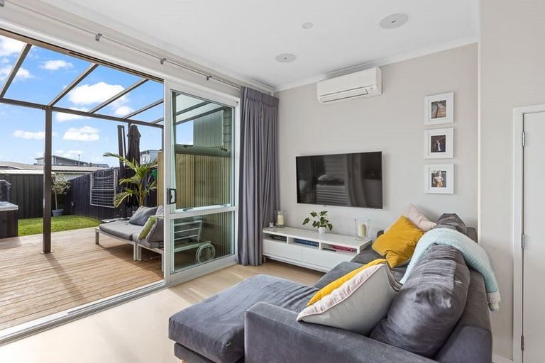 Photo of property in 10 Touhou Road, Hobsonville, Auckland, 0616