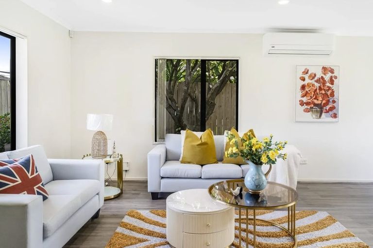 Photo of property in 12 Cade Place, Weymouth, Auckland, 2103