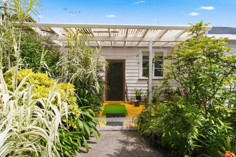 Photo of property in 75 Liverpool Street, Levin, 5510