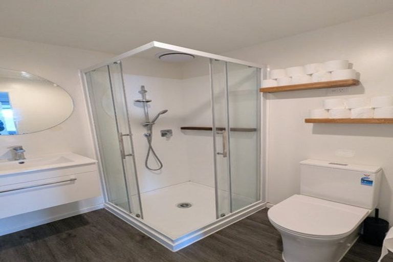 Photo of property in 20a Kahu Road, Paremata, Porirua, 5024