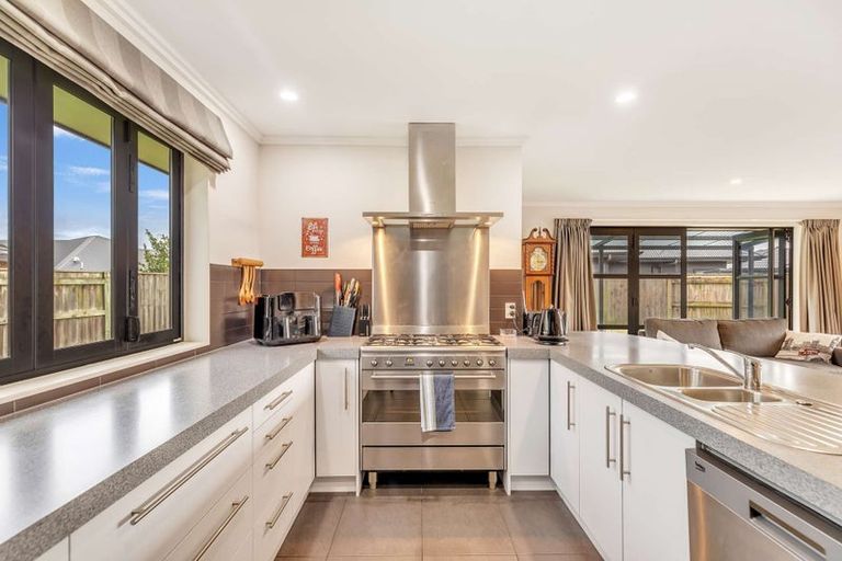 Photo of property in 15 Trump Place, Kelvin Grove, Palmerston North, 4414