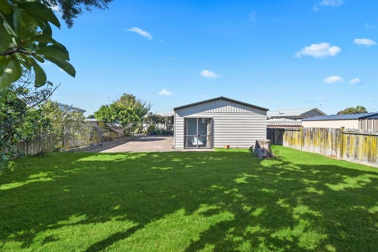 Photo of property in 15a Longstead Avenue, Papamoa Beach, Papamoa, 3118
