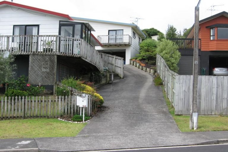 Photo of property in 1/10 Sevilla Place, Unsworth Heights, Auckland, 0632