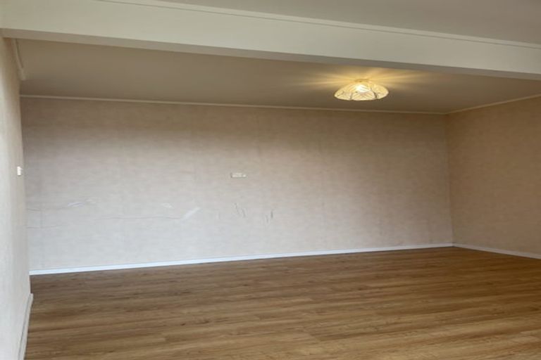 Photo of property in 11 Santiago Crescent, Unsworth Heights, Auckland, 0632