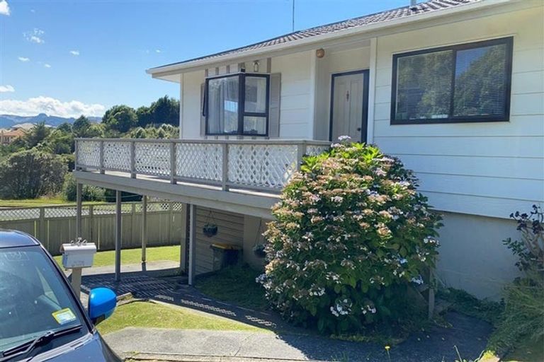 Photo of property in 1 Seagull Place, Whitby, Porirua, 5024